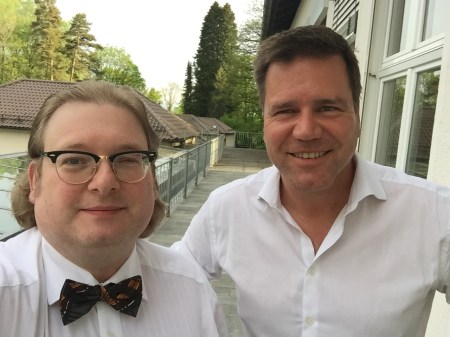 Jörg Sadrozinski von der DJS schult seine Schüler noch im Quellenumgang.