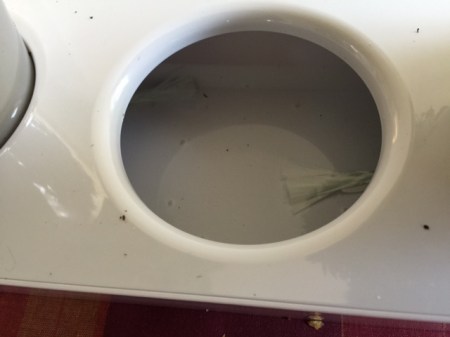 Tank mit Wasser auffüllen und Docht rein.