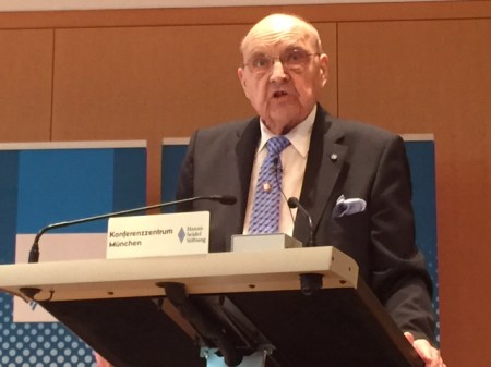 Wilfried Scharnagl stellte das Buch Herrscher und Rebell besonders heraus.