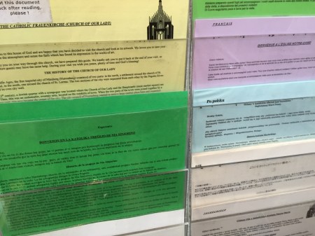 Kirchenführer zum Ausleihen.