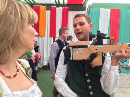 Perfekte Einweisung in das Sportgerät.