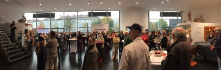 Ludwig Wieser vom Luxus Forum München begrüßt seine Gäste zum Kundenevent. 