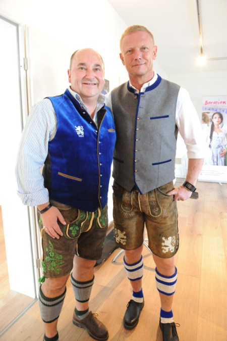 Friseurmeister Josef Wieser und Löwen-Trainer Torsten Fröhling.