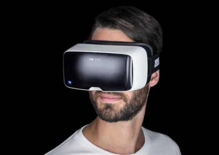 Die VR-Brille VR One von Zeiss.