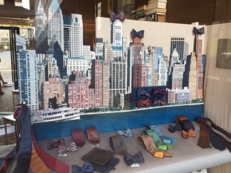 Das Schaufenster von Krawatten-Hoff in München.