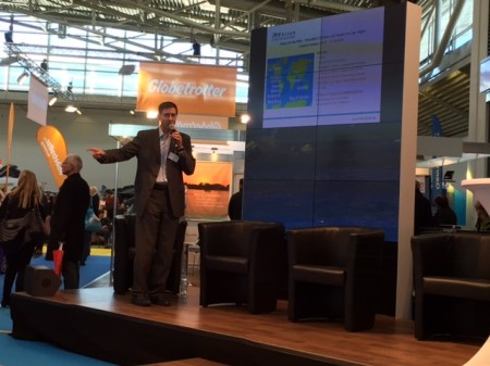 Mein Kollege Franz Neumeier auf dem Kreuzfahrtpodium in München.