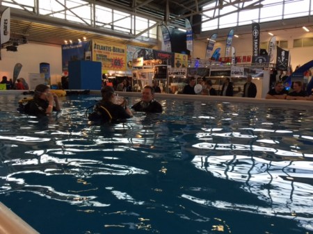 Ab zu den Fischen in der Messehalle.