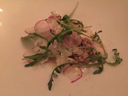 Kalb mit Blumenkohl, Radieschen und Rucola