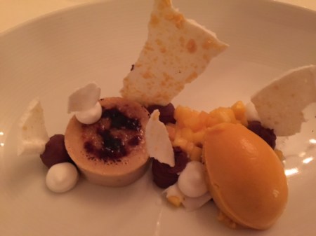 Crema Catalana mit Mango, Nougar und Kokos.