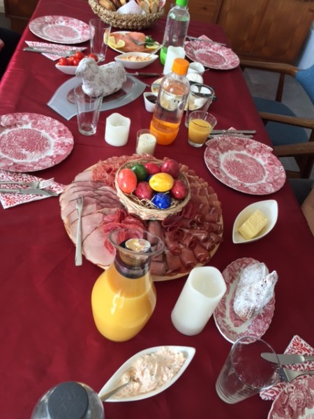 Das gemeinsame Osterfrühstück in meiner Familie hat Tradition.