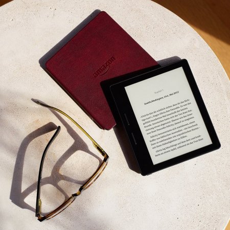 Der Amazon Kindle Oasis liegt super in der Hand.