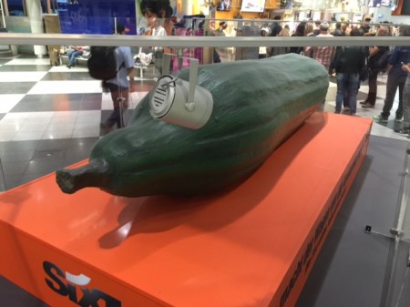 Coole Werbung von Sixt am Flughafen München - lahme Gurke.