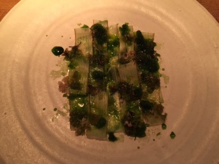 Rhabarber mit Weizengras und Kirschpflaumblüten der Familie Pütz