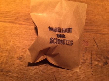 Nussgebäck mit Berberitzen aus Potsdam