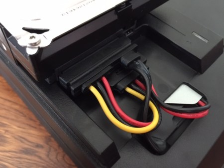 Dann den zweiten Kabelstrang anschließen.