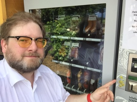 Maisach hat jetzt seinen ersten Fleisch- und Wurstautomaten vom Hofladen Widmann aus Fußberg.
