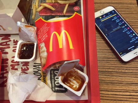 Im McDonald’s fand ich einen kostenlosen Hotspot. 