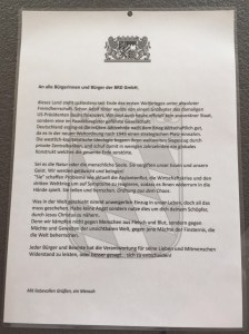 Flugblatt der Wirrköpfe am Bahnhof im Dorf.