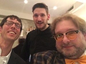 Toller Typ und hervorragender Küchenchef: Steffen Szabo - hier mit Thomas Gerlach und Matthias J. Lange von redaktion42.