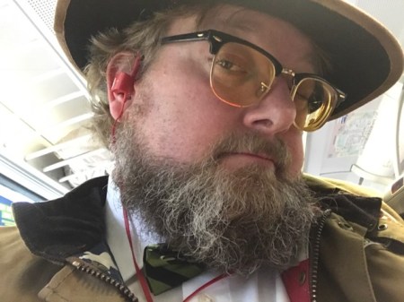 Die Powerbeats trage ich nur für Musik und mit Hut. 