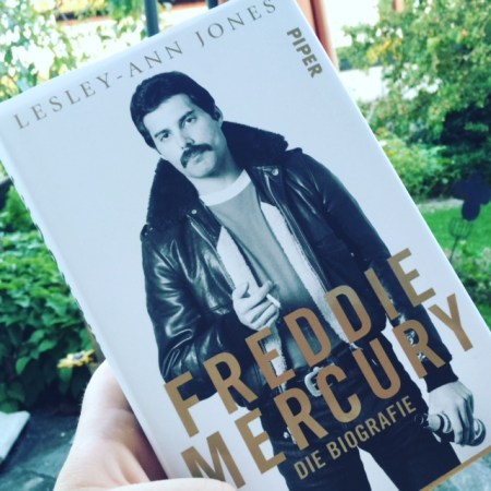 Eine lesenswerte Biografie über Freddie Mercury von Lesley-Ann Jones aus dem Piper Verlag