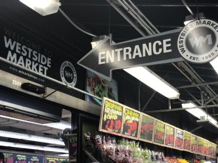 Eingang zum Lebensmittelparadies