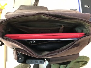 Alles hat seinen Platz in der Tasche.