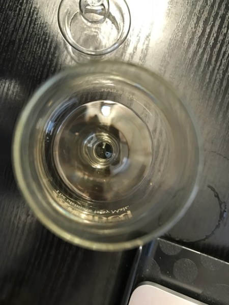 Wie poliertes Gold präsentiert sich der  Ardbeg Kelpie Committee Release.