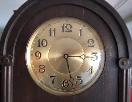 Wer hat an der Uhr gedreht? Schafft bitte die Zeitumstellung wieder ab. 