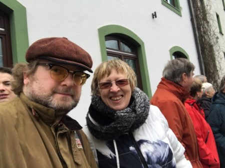 Ich stand neben Margret Kopp von der Togohilfe.