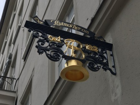 Das historische Zunftzeichen ist wieder da.