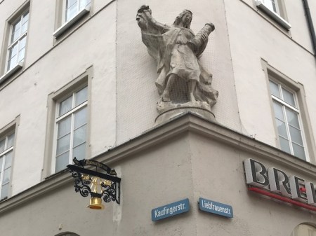 Irgendwas ist neu beim Breiter in München.