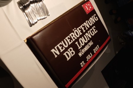 Es gab einen speziellen Schokokuchen. Leider kam ich zu spät, weil ich erst de Interviews führen musste.