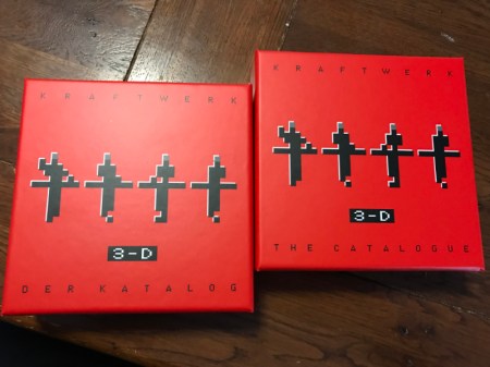 Der Katalog in Deutsch und in Englisch