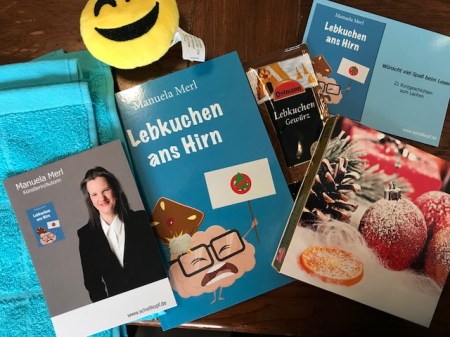 Danke an Manuela Merl für das nette Paket mit Lachsack und Buch „Lebkuchen ans Hirn“. 