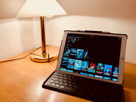 Netflix in meiner Unterkunft. Im Moment läuft The Crown. Was soll ich dann schauen? 