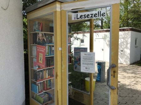 Ab in die Lesezelle zum Bücherlesen. Jeden Monat ein Buch. 
