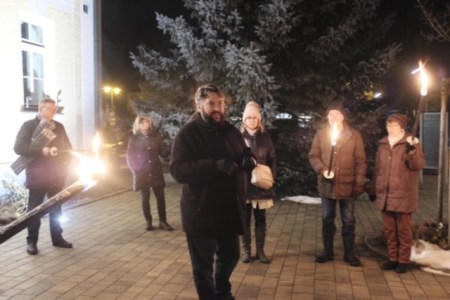 Treffen vor dem Rathaus Maisach.