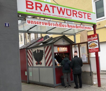 Wenn ich in Bayreuth bin, muss ich zum Bratwursthäuschen.