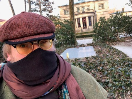 Es war eiskalt an Wagners Grab im Garten von Wahnfried.