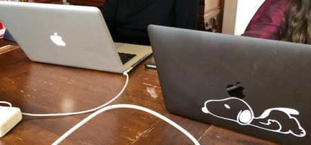 Mit vielen Geräten wurde versucht Karten für Got7 zu bekommen. 