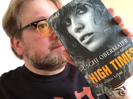 Die Uschi Obermaier Biografie ist sehenswert, aber nicht unbedingt lesenswert. 