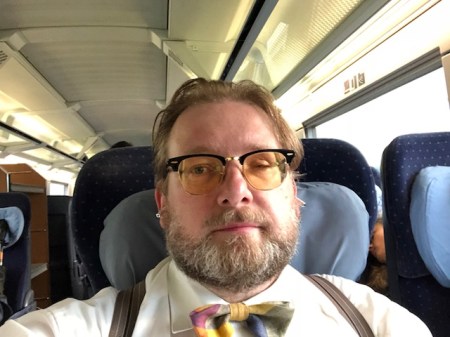 Genervt im ICE nach München.