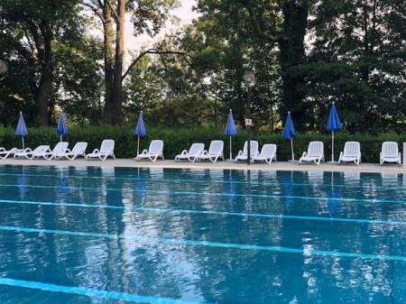 An zwei tagen ziehe ich im Freibad Maisach meine Bahnen. 