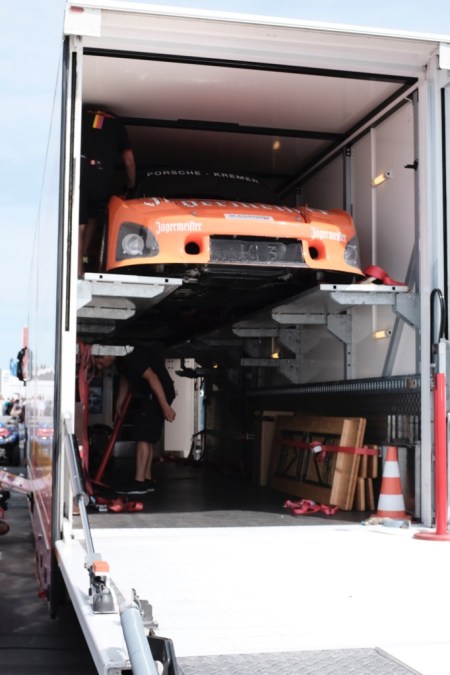 So wird also ein Rennboilde transportiert.