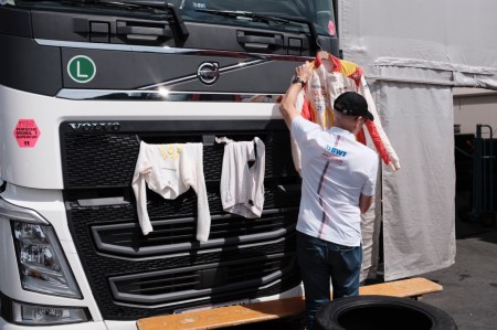 Auch Rennkleidung muss getrocknet werden.