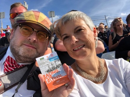 Meine Frau und ich waren schwer angetan vom Autorennen. 