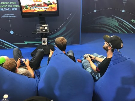 Sieht zwar nett aus, ist aber nicht sinnvoll für ernsthaftes Gaming. 