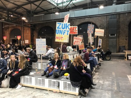 Auf jährlichen Community-Veranstaltungen wie die re:publica in Berlin kommen Agenturen und Blogger zusammen.