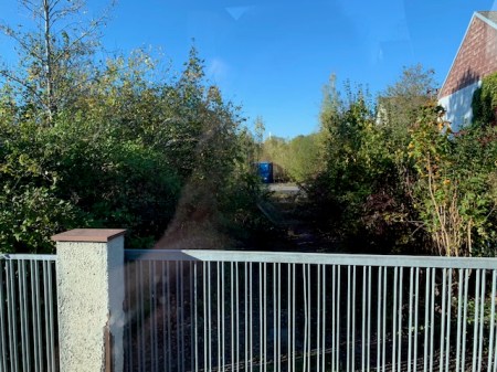 An dem Grundstück an der Maisacher Frauenstraße kann ein neuer Kindergarten und ein S-Bahn-Zugang entstehen. 